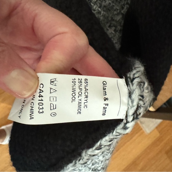 Glam & Fame Chunky Knit Sweater Jacket (S) - Picture 4 of 5